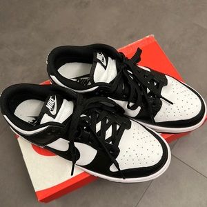 Women’s Nike Dunk Low white/black panda